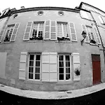 Alojamento de Acomodação e Pequeno-almoço La Porte Rouge - The Red Door
