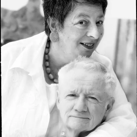 לינה וארוחת בוקר La Porte Rouge - The Red Door סנטה