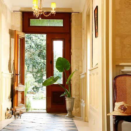 La Porte Rouge - The Red Door