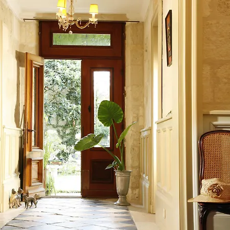 La Porte Rouge - The Red Door 3* Saintes