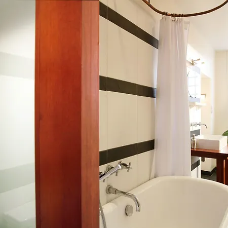 La Porte Rouge - The Red Door