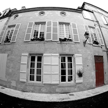 לינה וארוחת בוקר La Porte Rouge - The Red Door