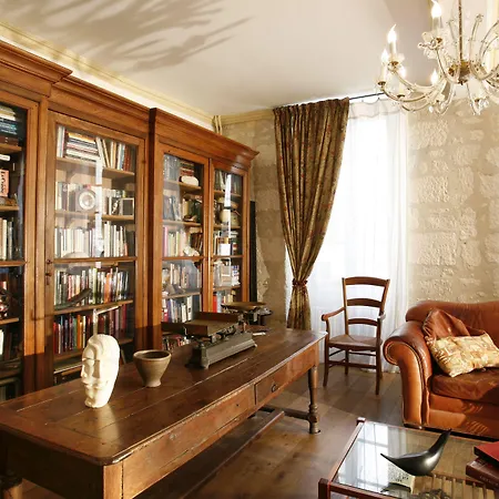 La Porte Rouge - The Red Door Saintes