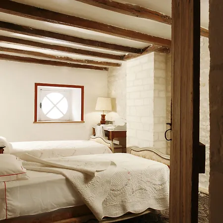 La Porte Rouge - The Red Door Bed and breakfast Saintes