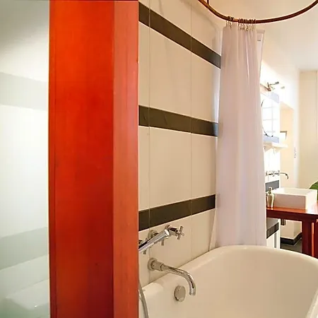 La Porte Rouge - The Red Door 3* Saintes