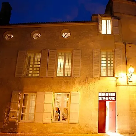 Couette-café La Porte Rouge - The Red Door 3*