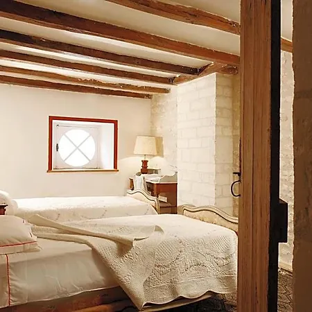 Couette-café La Porte Rouge - The Red Door 3*