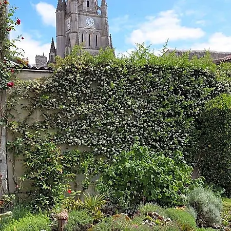 La Porte Rouge - The Red Door Bed & Breakfast Saintes