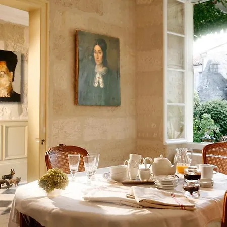 Couette-café La Porte Rouge - The Red Door