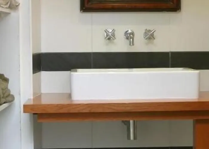 La Porte Rouge - The Red Door